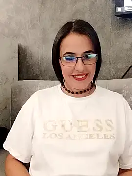 Snapshot of IsisBlake chatting on 01/30/25, 02:15 IsisBlake online show from 01/30/25, 02:15