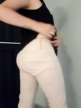 Snapshot of IsisBlake chatting on 02/07/25, 11:24 IsisBlake online show from 02/07/25, 11:24