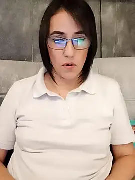 Snapshot of IsisBlake chatting on 02/19/25, 01:18 IsisBlake online show from 02/19/25, 01:18