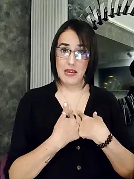 Snapshot of IsisBlake chatting on 02/19/25, 07:38 IsisBlake online show from 02/19/25, 07:38