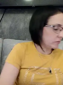 Snapshot of IsisBlake chatting on 03/04/25, 10:16 IsisBlake online show from 03/04/25, 10:16