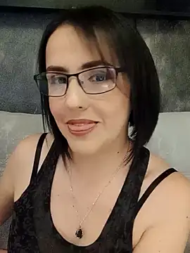 Snapshot of IsisBlake chatting on 03/07/25, 03:07 IsisBlake online show from 03/07/25, 03:07