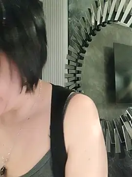 Snapshot of IsisBlake chatting on 03/19/25, 03:29 IsisBlake online show from 03/19/25, 03:29