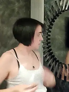 Snapshot of IsisBlake chatting on 03/21/25, 02:29 IsisBlake online show from 03/21/25, 02:29