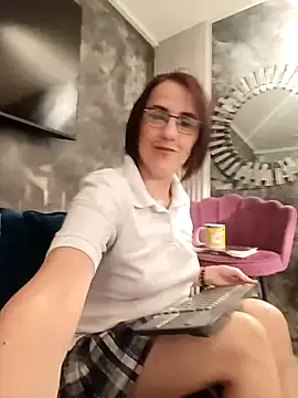 Snapshot of IsisBlake chatting on 09/26/25, 05:28 IsisBlake online show from 09/26/25, 05:28