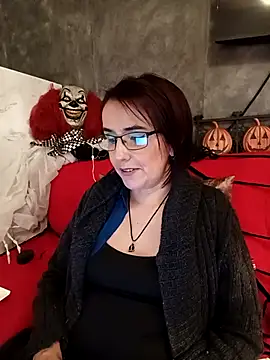 Snapshot of IsisBlake chatting on 10/05/25, 03:10 IsisBlake online show from 10/05/25, 03:10