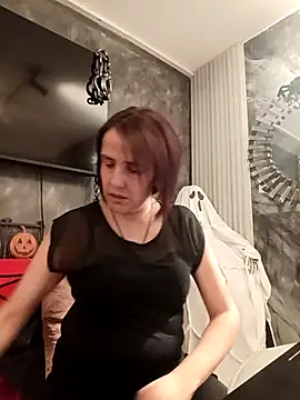 Snapshot of IsisBlake chatting on 10/17/25, 05:37 IsisBlake online show from 10/17/25, 05:37