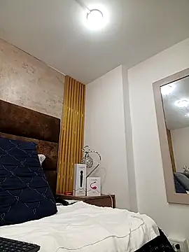 Snapshot of IsisBlake chatting on 11/09/25, 01:09 IsisBlake online show from 11/09/25, 01:09