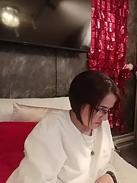 Snapshot of IsisBlake chatting on 11/21/25, 12:48 IsisBlake online show from 11/21/25, 12:48