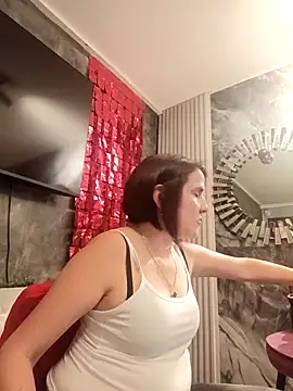 Snapshot of IsisBlake chatting on 12/17/25, 06:36 IsisBlake online show from 12/17/25, 06:36