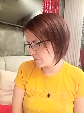 Snapshot of IsisBlake chatting on 12/18/25, 04:46 IsisBlake online show from 12/18/25, 04:46