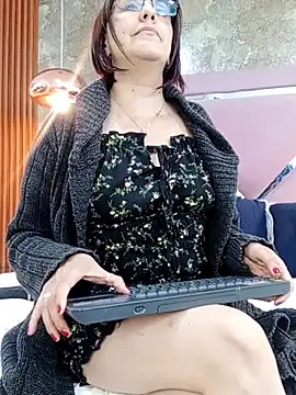 Snapshot of IsisBlake chatting on 01/18/26, 12:42 IsisBlake online show from 01/18/26, 12:42