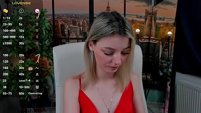 pretty little thing online show from 12/06/24, 02:24