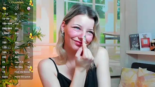 pretty little thing online show from 01/29/25, 03:04