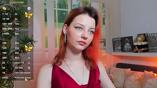 pretty little thing online show from 03/03/25, 07:17