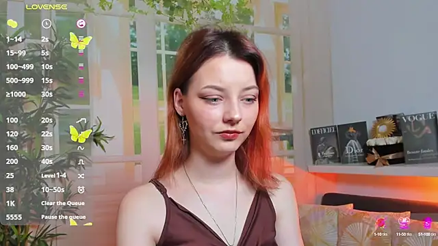 pretty little thing online show from 03/10/25, 10:02