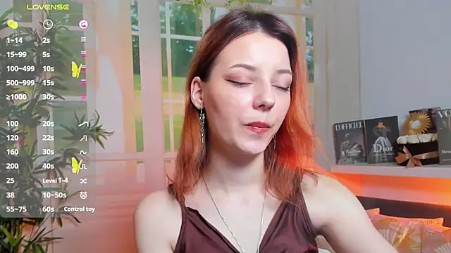 pretty little thing online show from 03/11/25, 04:10