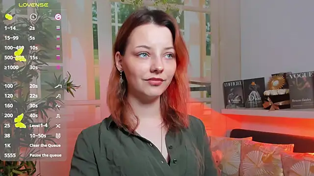 pretty little thing online show from 03/13/25, 07:06