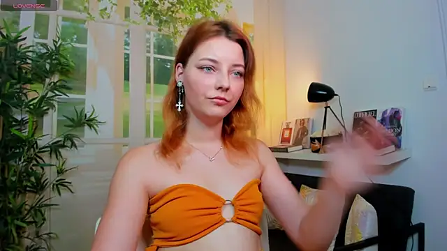 pretty little thing online show from 09/15/25, 03:12