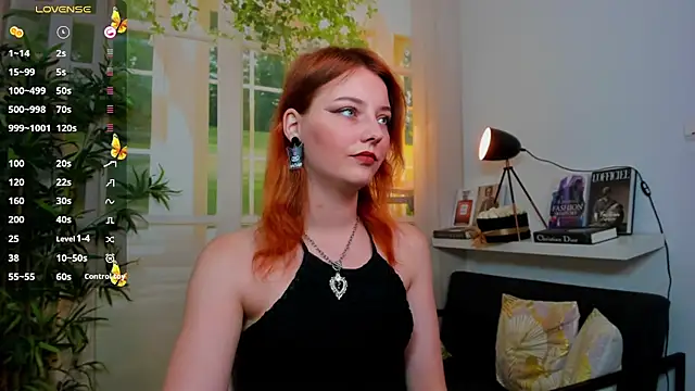 pretty little thing online show from 09/25/25, 02:10