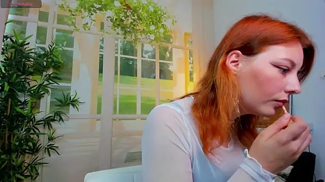 pretty little thing online show from 10/05/25, 01:09