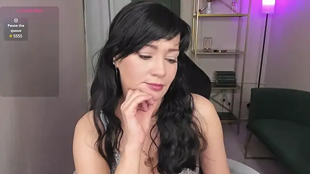 Julia  Frey online show from 02/11/25, 08:52