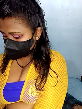 Snapshot of Sexy--queen1 chatting on 09/16/25, 04:08 Sexy--queen1 online show from 09/16/25, 04:08