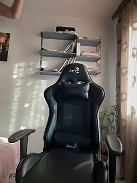 Snapshot of Crazy-Rosa chatting on 12/04/24, 09:40 Crazy-Rosa online show from 12/04/24, 09:40