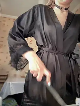 Snapshot of Crazy-Rosa chatting on 02/15/25, 09:05 Crazy-Rosa online show from 02/15/25, 09:05