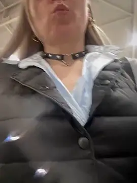 Snapshot of Crazy-Rosa chatting on 02/22/25, 01:35 Crazy-Rosa online show from 02/22/25, 01:35