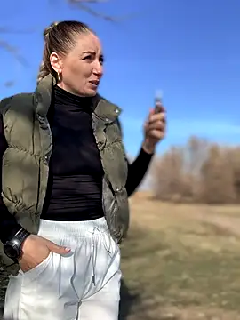 Snapshot of Crazy-Rosa chatting on 11/11/25, 07:52 Crazy-Rosa online show from 11/11/25, 07:52