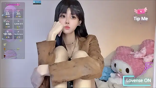 Snapshot of O0_0Q chatting on 12/02/24, 07:38 O0 0Q online show from 12/02/24, 07:38