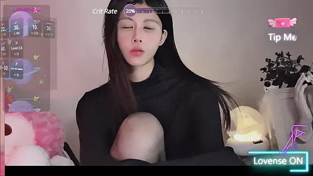 Snapshot of O0_0Q chatting on 12/13/24, 05:00 O0 0Q online show from 12/13/24, 05:00