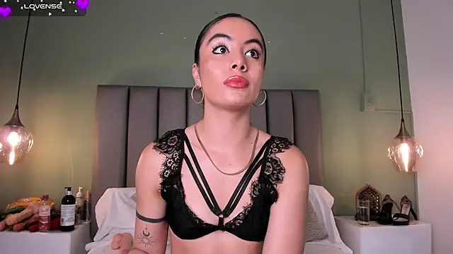 Snapshot of Samaanthaa_ chatting on 03/10/25, 06:45 Samaanthaa online show from 03/10/25, 06:45