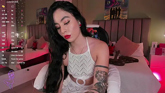 Snapshot of Samaanthaa_ chatting on 11/12/25, 11:25 Samaanthaa online show from 11/12/25, 11:25