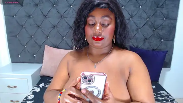 shannonvega1 online show from 02/21/25, 12:05