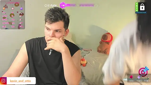 Snapshot of _Ottis_ chatting on 01/05/25, 01:03 Ottis online show from 01/05/25, 01:03