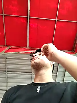 Snapshot of _Ottis_ chatting on 09/12/25, 08:31 Ottis online show from 09/12/25, 08:31