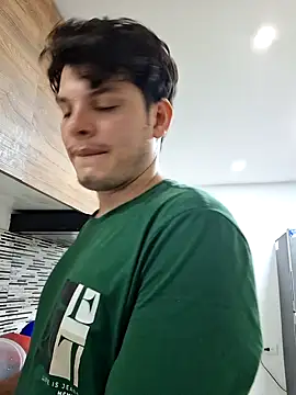 Snapshot of _Ottis_ chatting on 10/22/25, 11:04 Ottis online show from 10/22/25, 11:04