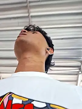 Snapshot of _Ottis_ chatting on 10/24/25, 04:47 Ottis online show from 10/24/25, 04:47