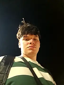 Snapshot of _Ottis_ chatting on 10/26/25, 02:50 Ottis online show from 10/26/25, 02:50