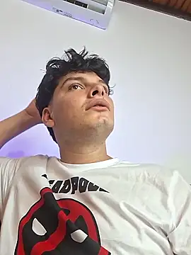 Snapshot of _Ottis_ chatting on 10/27/25, 03:54 Ottis online show from 10/27/25, 03:54