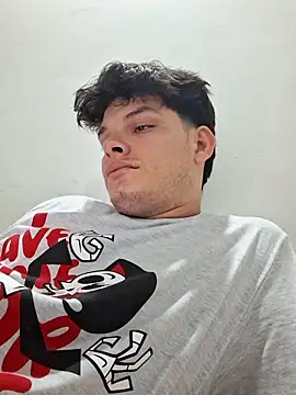 Snapshot of _Ottis_ chatting on 10/29/25, 11:28 Ottis online show from 10/29/25, 11:28