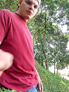 Snapshot of _Ottis_ chatting on 11/07/25, 03:23 Ottis online show from 11/07/25, 03:23