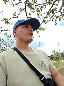 Snapshot of _Ottis_ chatting on 11/09/25, 07:45 Ottis online show from 11/09/25, 07:45