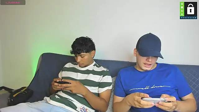 Snapshot of _Ottis_ chatting on 11/18/25, 11:15 Ottis online show from 11/18/25, 11:15