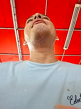 Snapshot of _Ottis_ chatting on 11/21/25, 05:33 Ottis online show from 11/21/25, 05:33