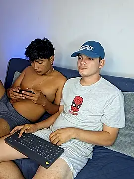 Snapshot of _Ottis_ chatting on 11/24/25, 11:15 Ottis online show from 11/24/25, 11:15