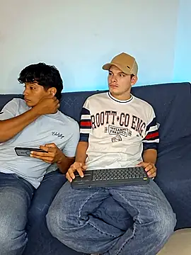 Snapshot of _Ottis_ chatting on 11/30/25, 10:03 Ottis online show from 11/30/25, 10:03