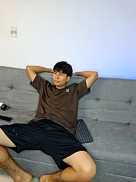 Snapshot of _Ottis_ chatting on 12/01/25, 10:59 Ottis online show from 12/01/25, 10:59